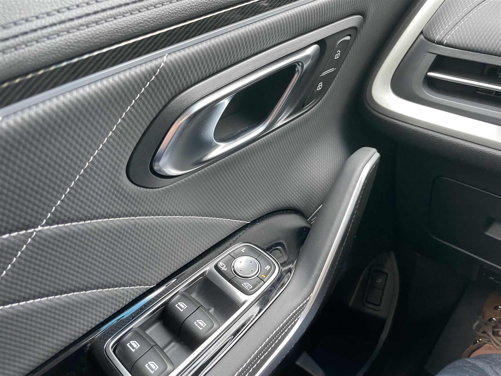 Sort Maxus Mifa 9 fra 2024