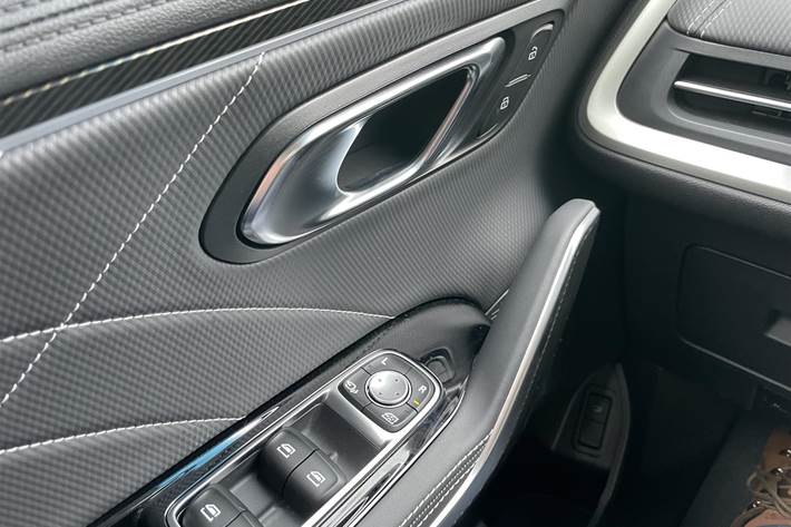 Sort Maxus Mifa 9 fra 2024