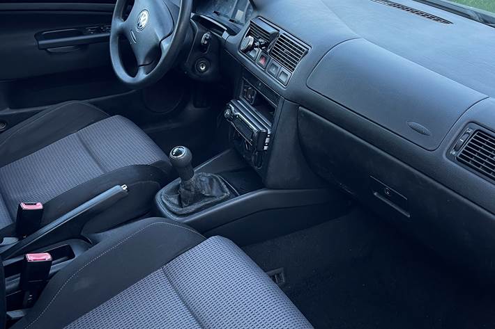 Blå VW Golf fra 2002