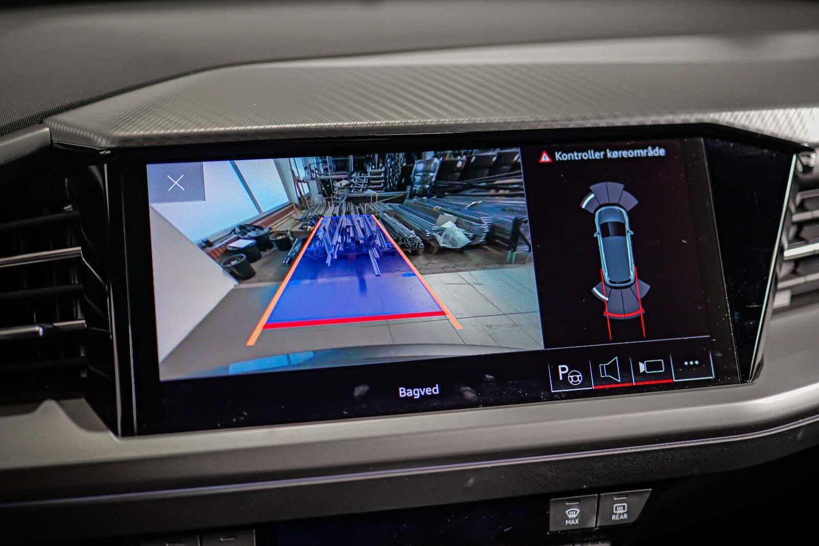 Sølv Audi Q4 e-tron fra 2023