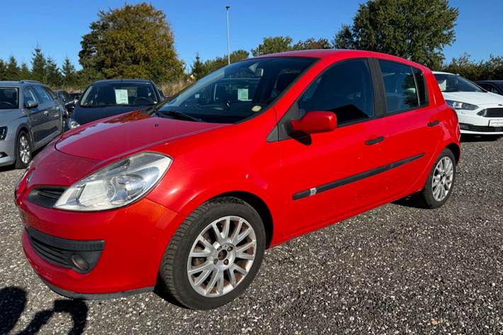 Orange Renault Clio II fra 2006 set udefra