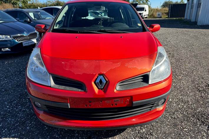 Orange Renault Clio II fra 2006 set udefra
