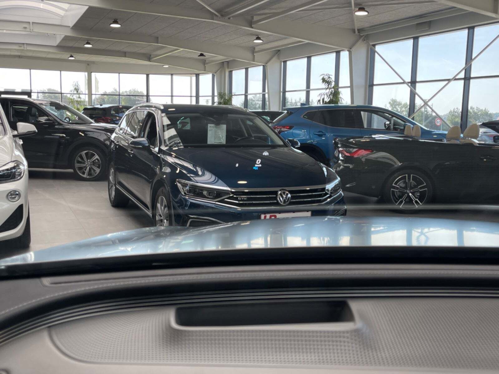 Grå Mercedes EQC400 fra 2021