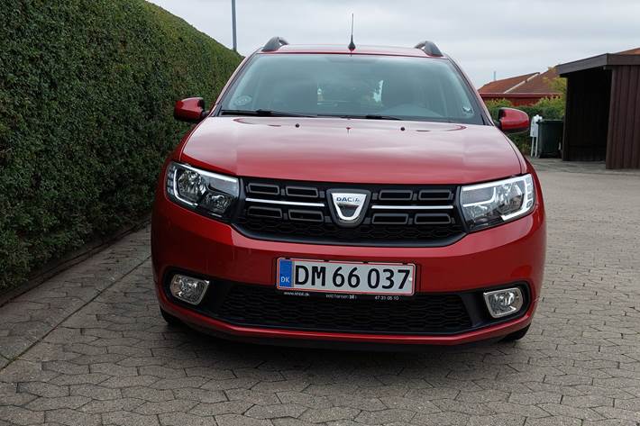 Rød Dacia Logan fra 2020