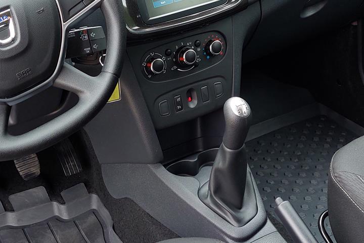 Rød Dacia Logan fra 2020