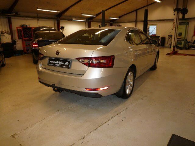Sølv Skoda Superb fra 2016