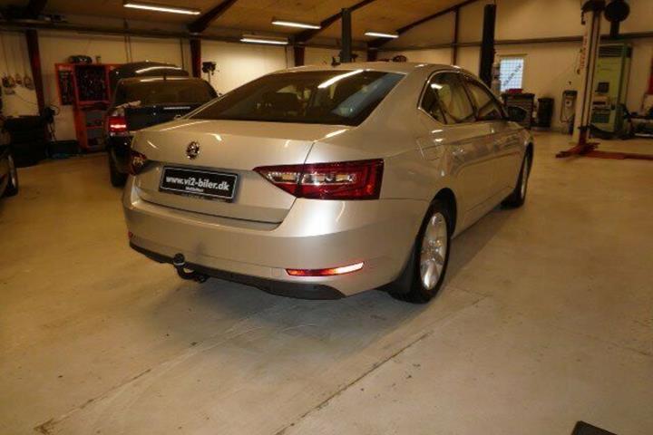 Sølv Skoda Superb fra 2016