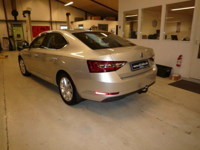Sølv Skoda Superb fra 2016