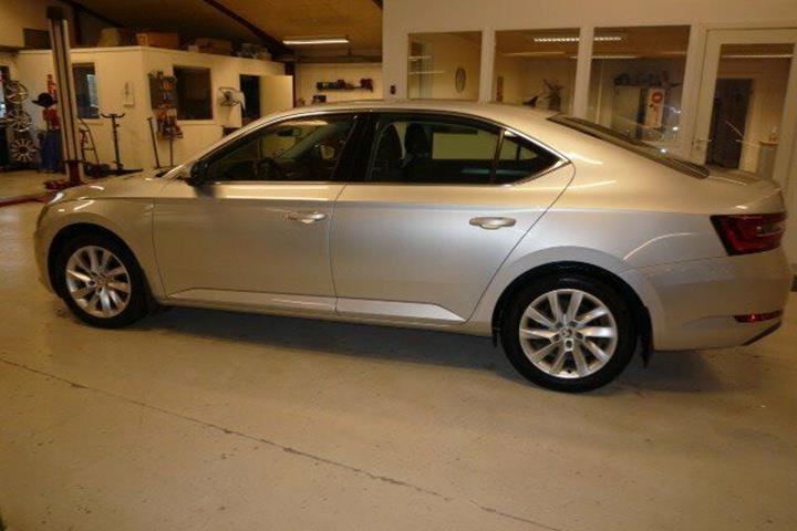 Sølv Skoda Superb fra 2016