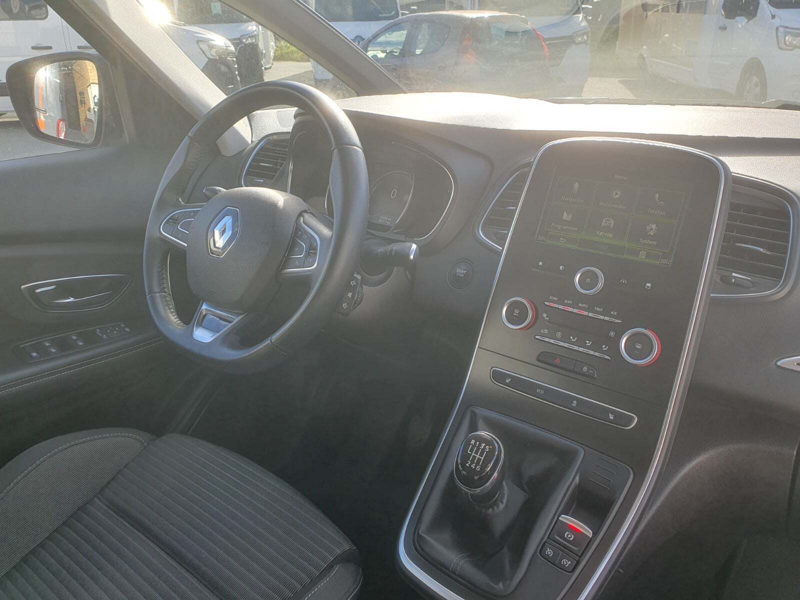 Sort Renault Scenic IV fra 2018 set indefra
