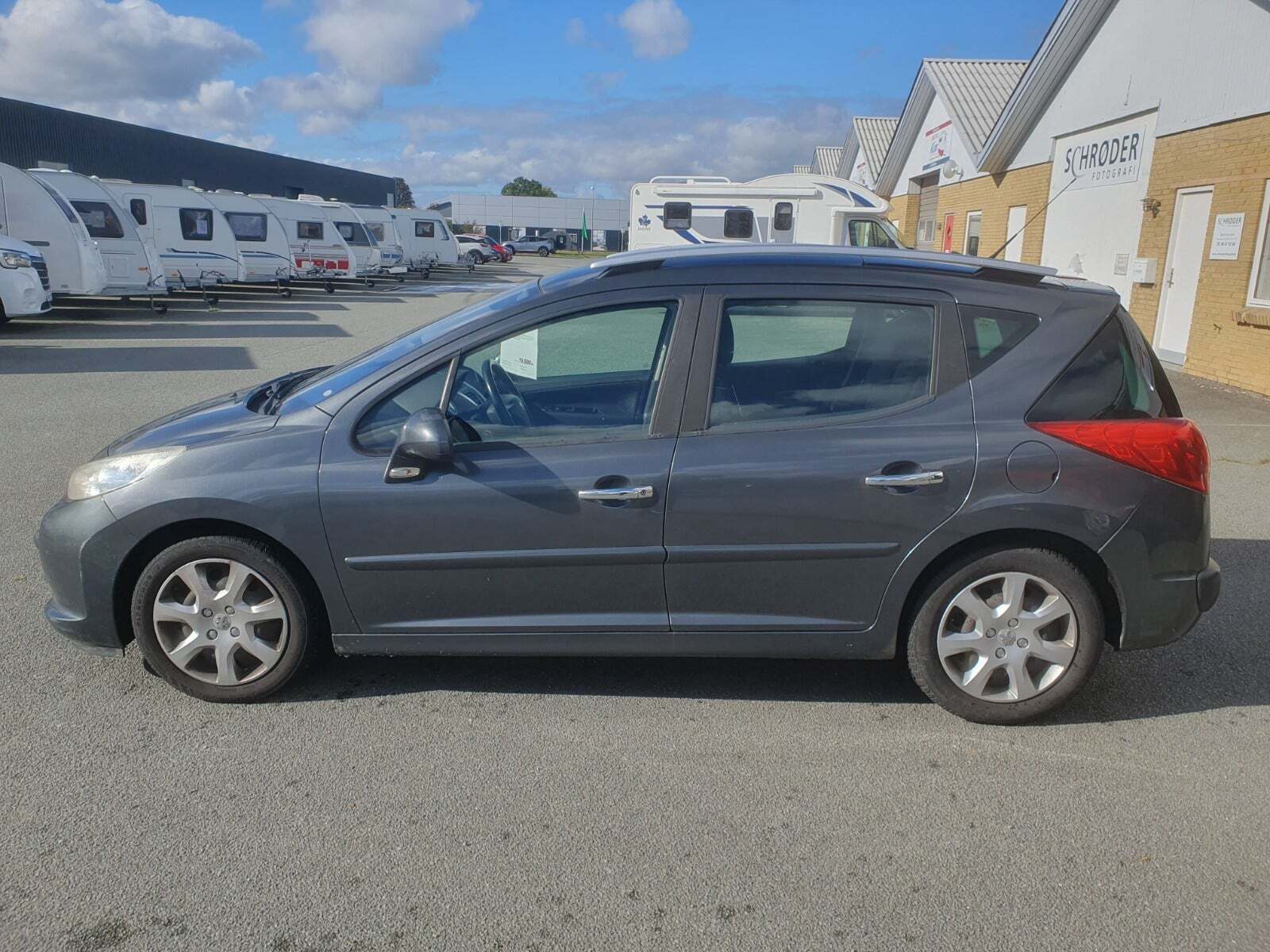Grå Peugeot 207 fra 2008