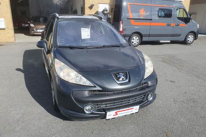 Grå Peugeot 207 fra 2008