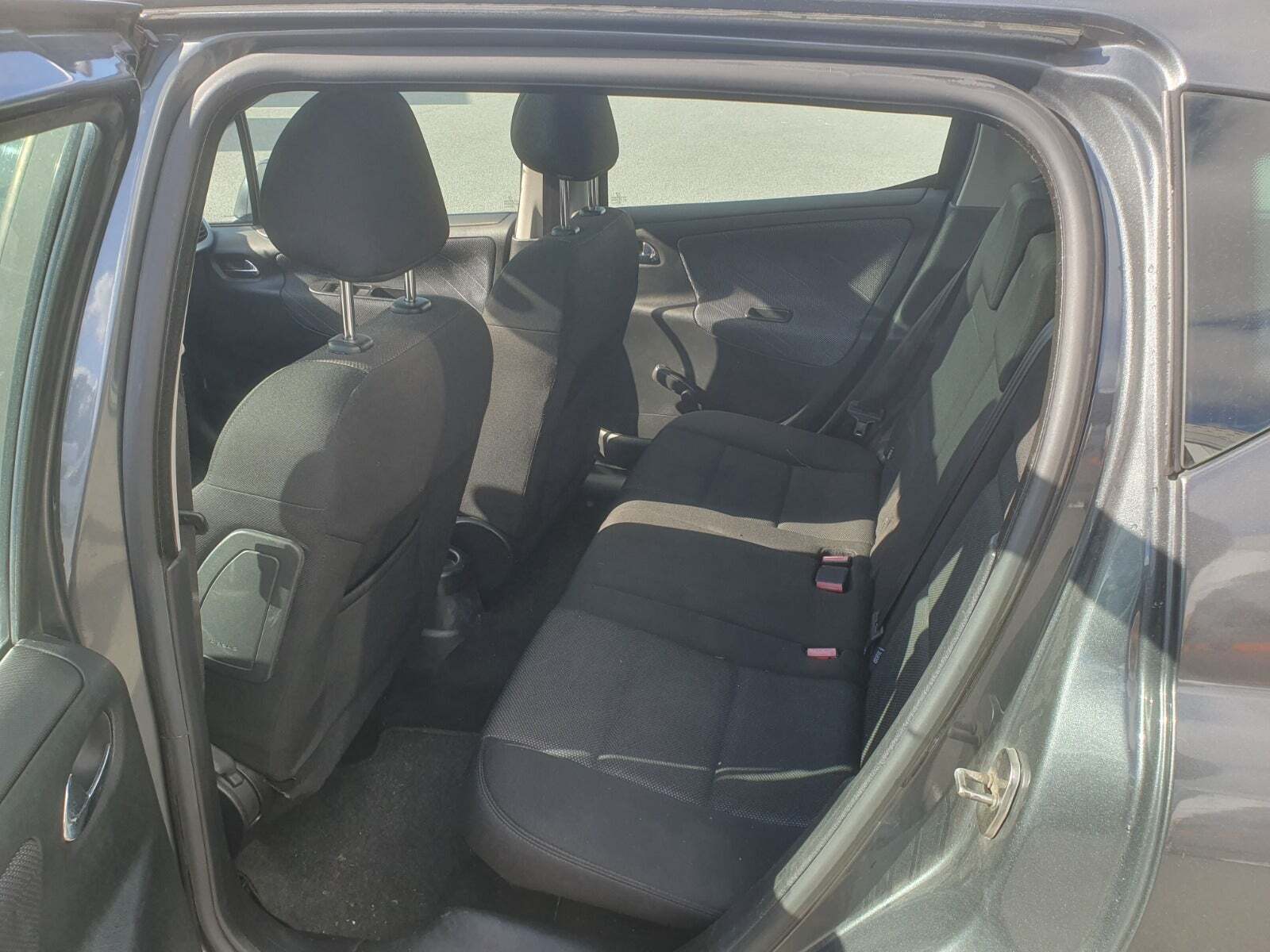 Grå Peugeot 207 fra 2008