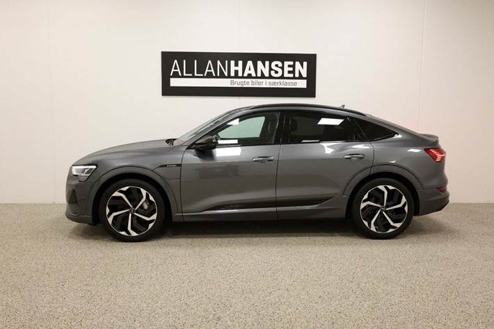 Grå Audi e-tron fra 2021