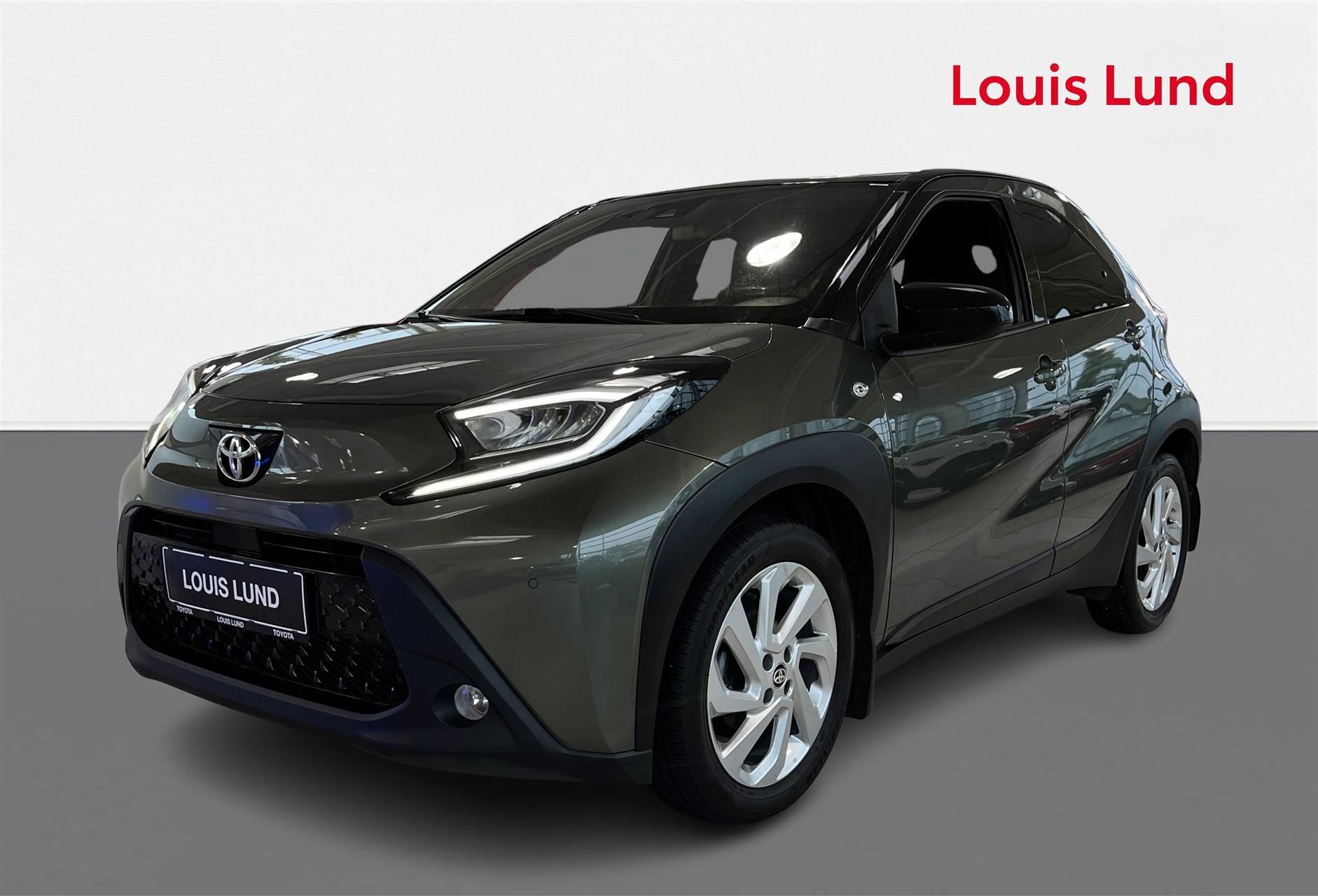 Grøn Toyota Aygo X fra 2022 set udefra