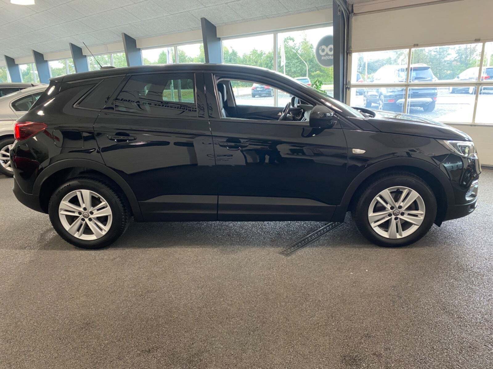 Sort Opel Grandland X fra 2018