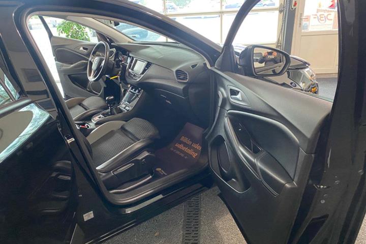 Sort Opel Grandland X fra 2018