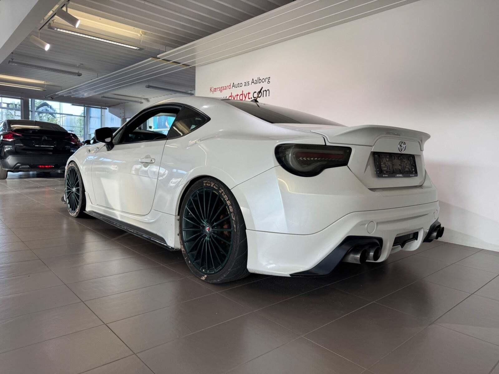 Hvid Toyota GT86 fra 2012