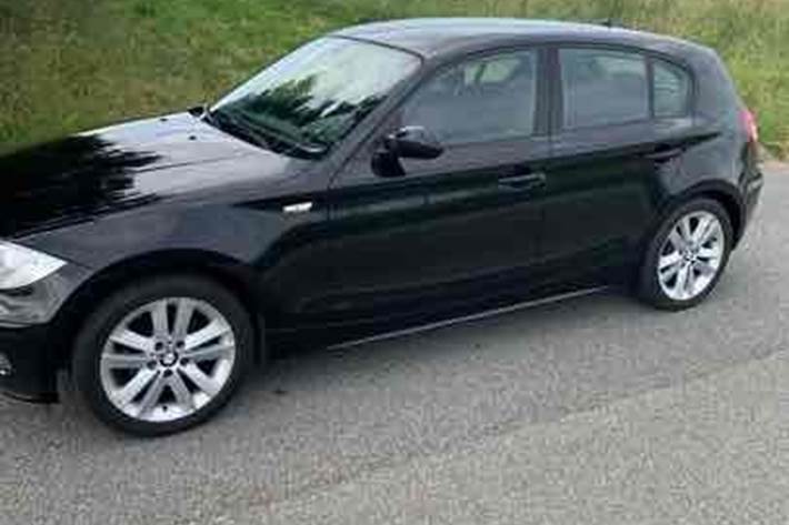 Sort BMW 118i fra 2005