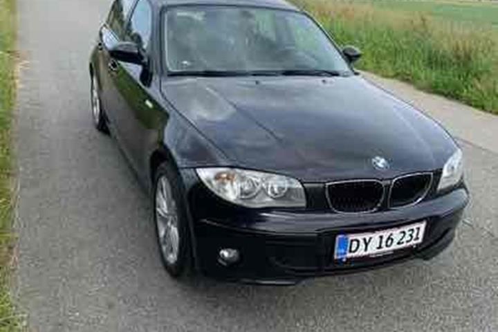 Sort BMW 118i fra 2005