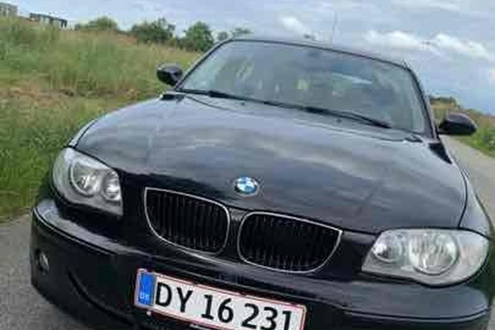 Sort BMW 118i fra 2005