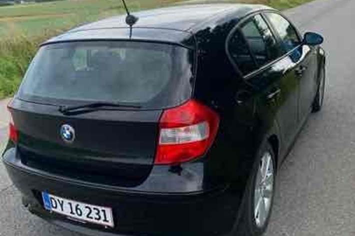 Sort BMW 118i fra 2005