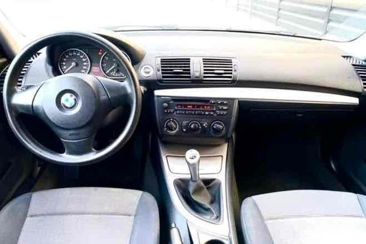 Sort BMW 118i fra 2005