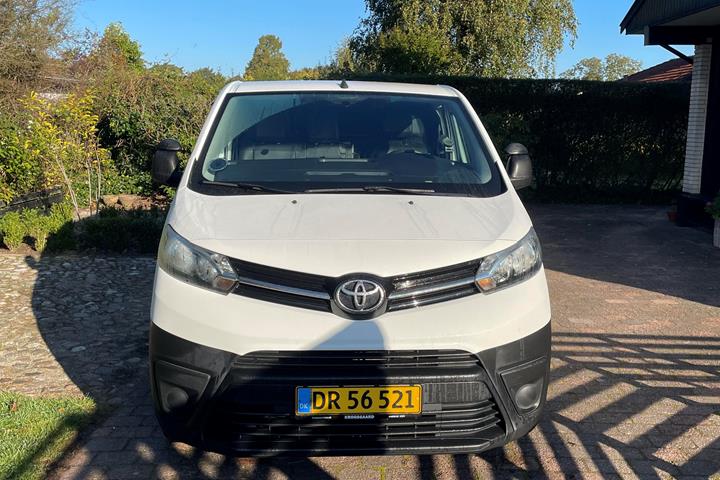 Hvid Toyota ProAce fra 2019