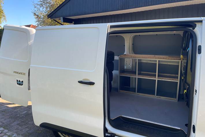 Hvid Toyota ProAce fra 2019