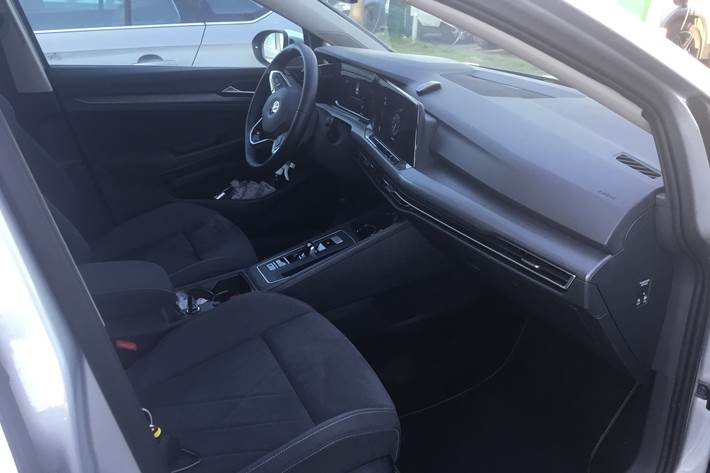 Grå VW Golf fra 2021