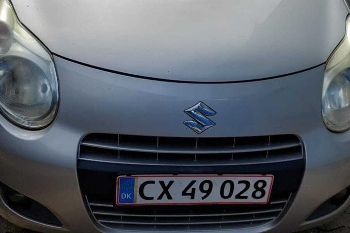 Grå Suzuki Alto fra 2012