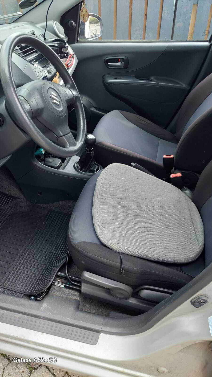 Grå Suzuki Alto fra 2012