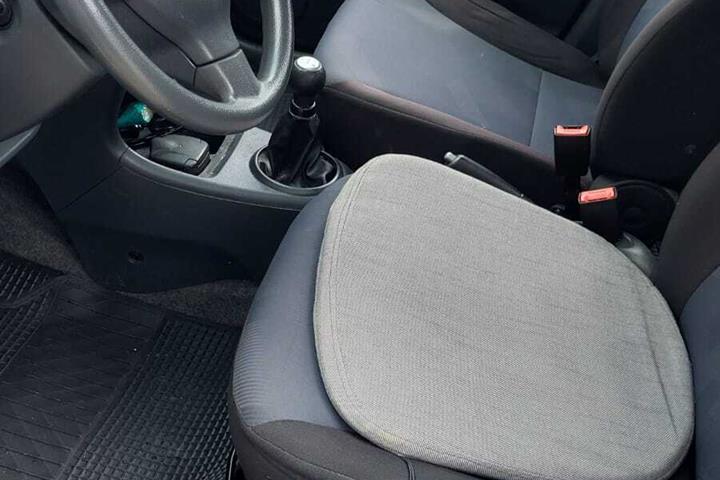 Grå Suzuki Alto fra 2012