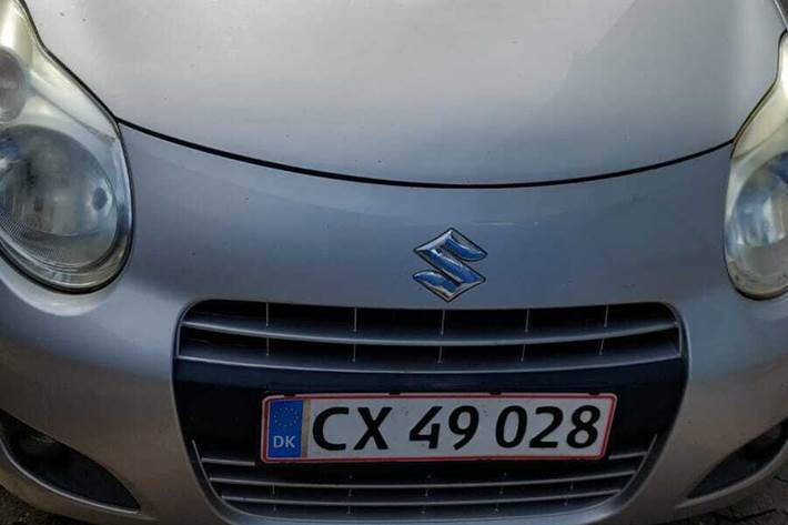 Grå Suzuki Alto fra 2012