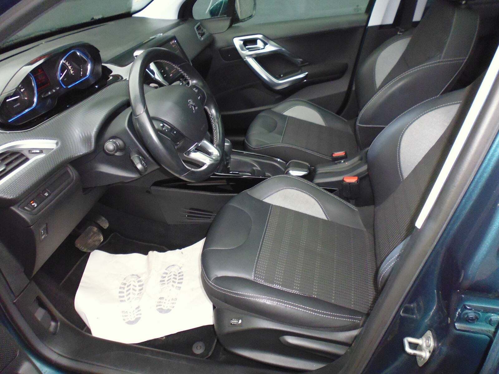 Peugeot 2008 1,2 e-THP 110 Allure Sky EAT6