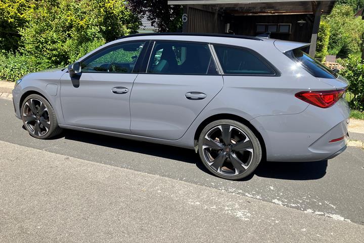 Grå Cupra Leon fra 2021