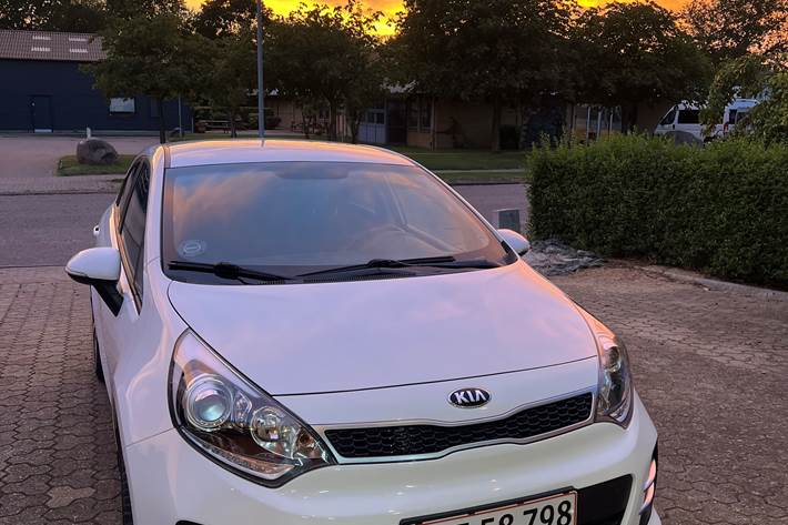 Hvid Kia Rio fra 2016