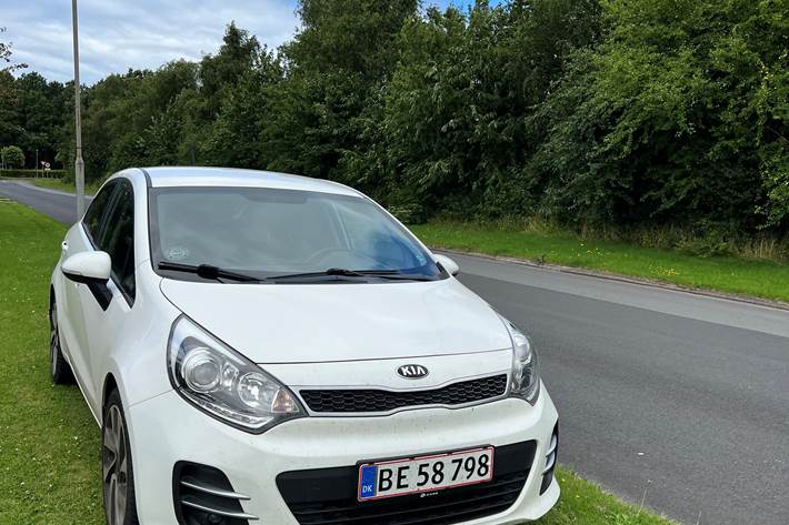 Hvid Kia Rio fra 2016
