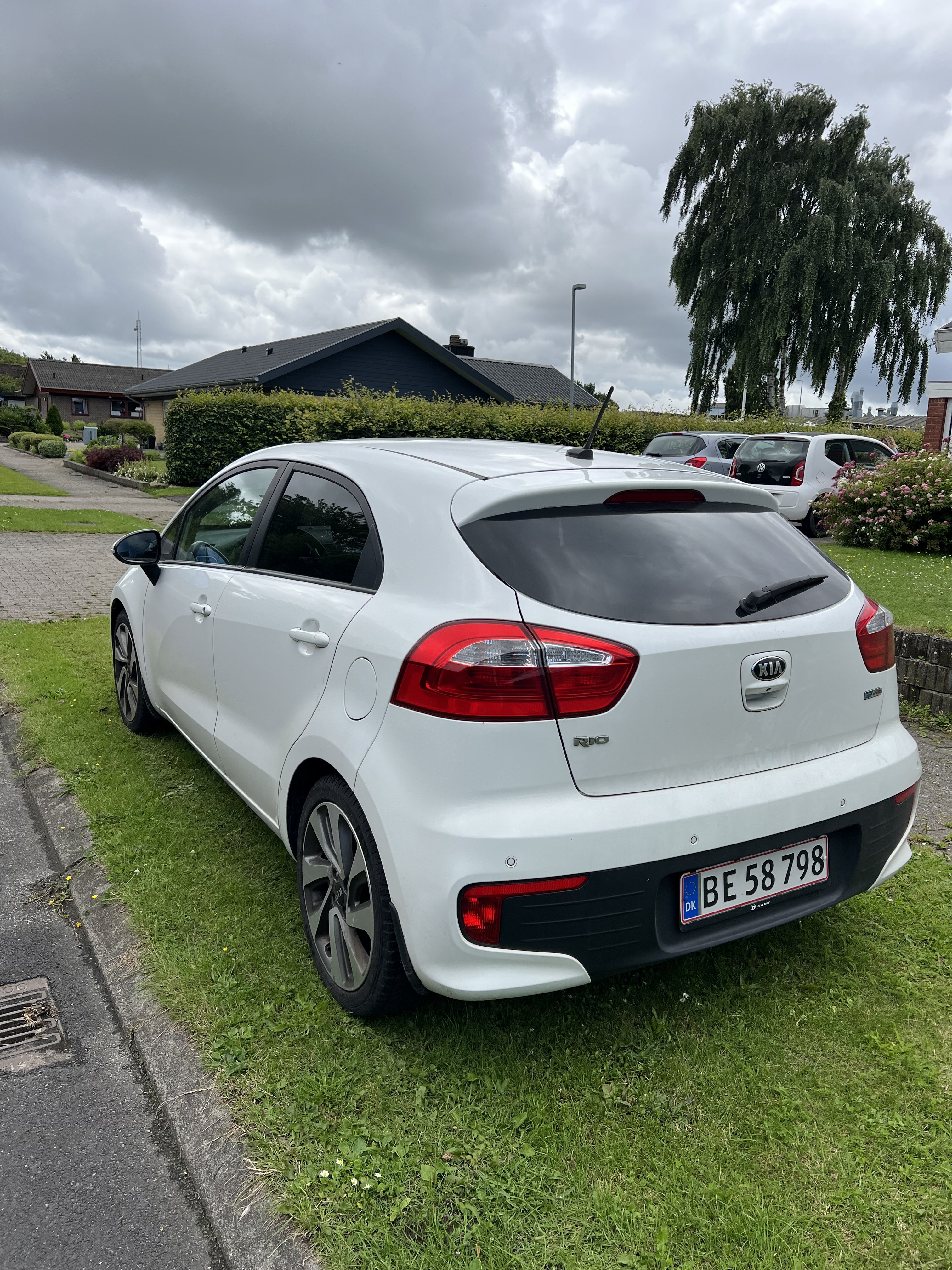 Hvid Kia Rio fra 2016