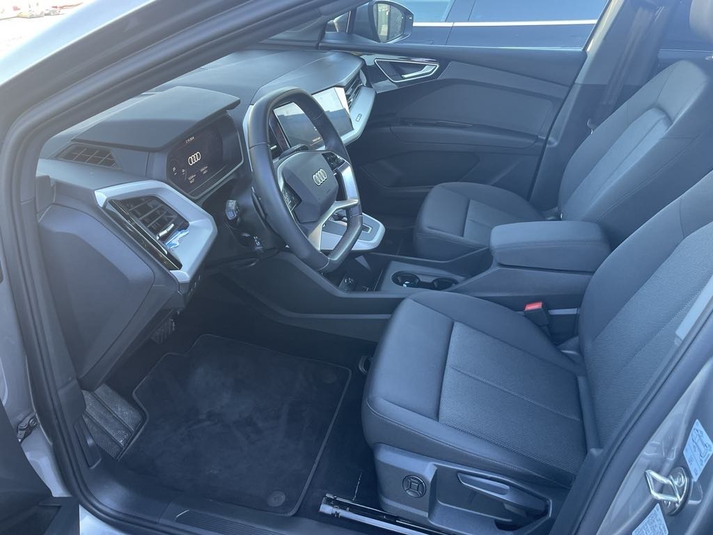 Grå Audi Q4 e-tron fra 2023