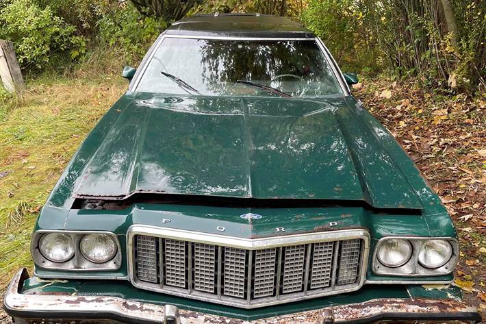 Grøn Ford Ranchero fra 1974