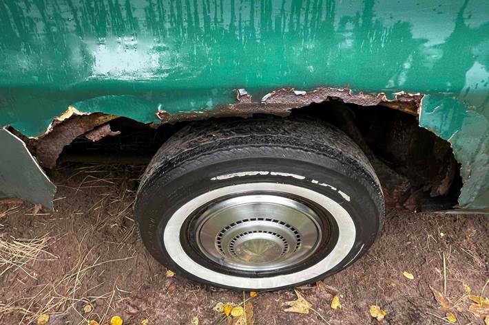 Grøn Ford Ranchero fra 1974
