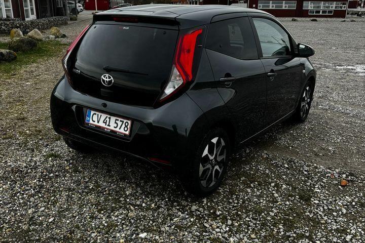 Grå Toyota Aygo fra 2020