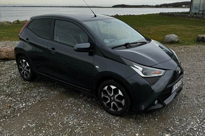 Grå Toyota Aygo fra 2020