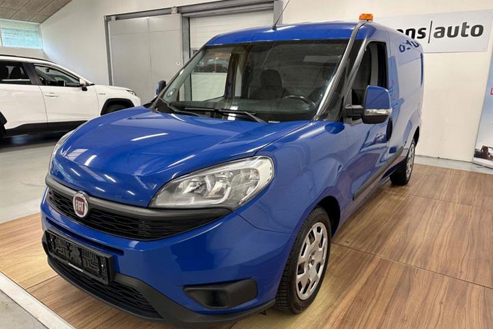 Blå Fiat Doblò Cargo fra 2018 set udefra