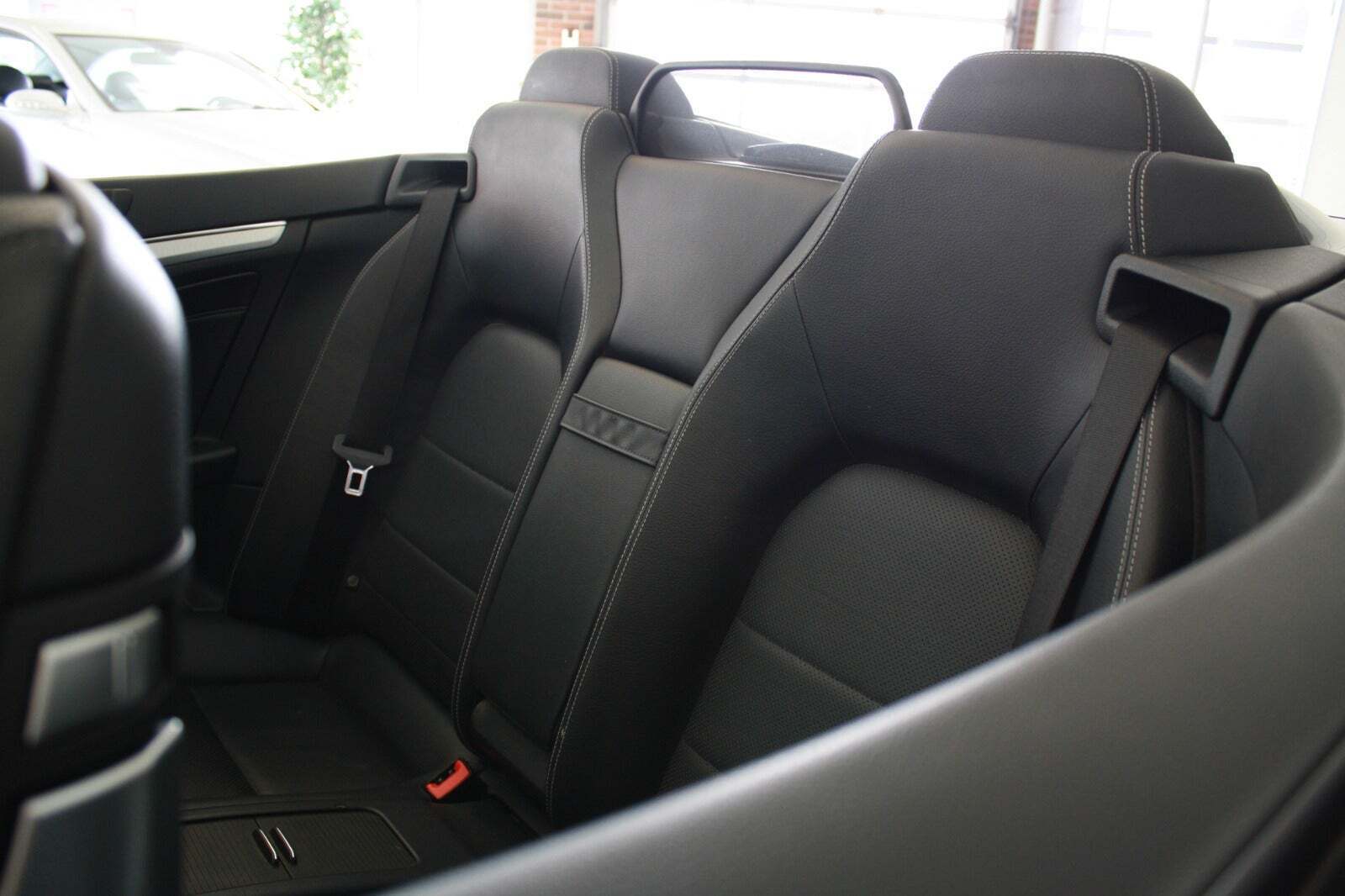 Grå Mercedes E400 fra 2014