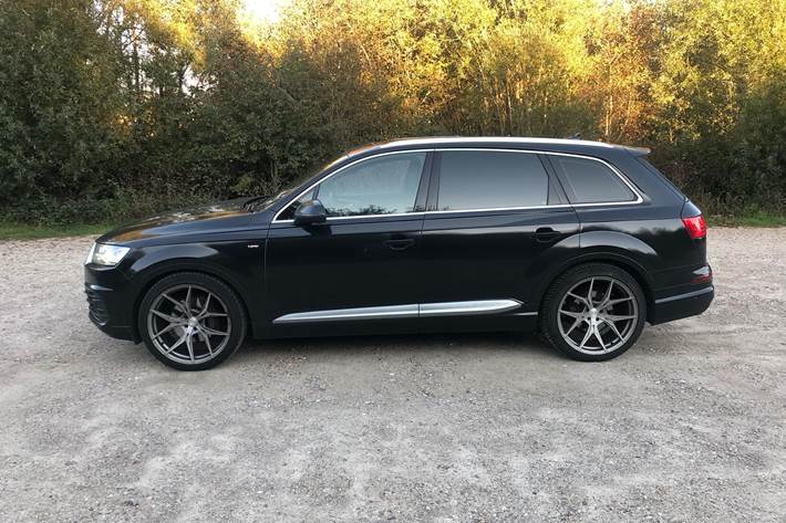 Sort Audi Q7 fra 2016