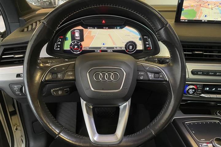 Sort Audi Q7 fra 2016