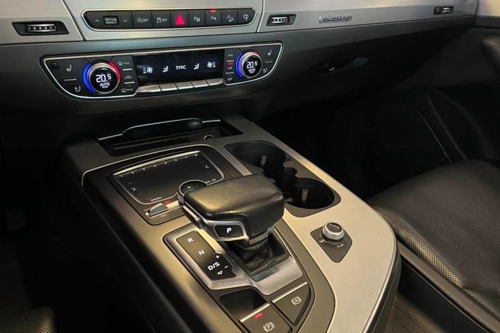Sort Audi Q7 fra 2016