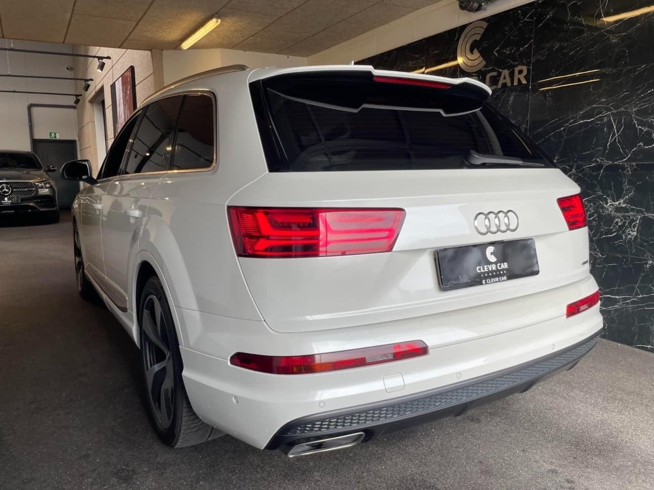 Sort Audi Q7 fra 2016